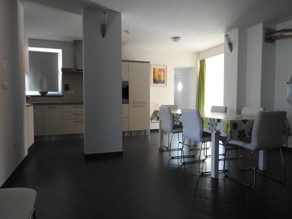 Pocitniska Hisa Dobravlje Exterior foto
