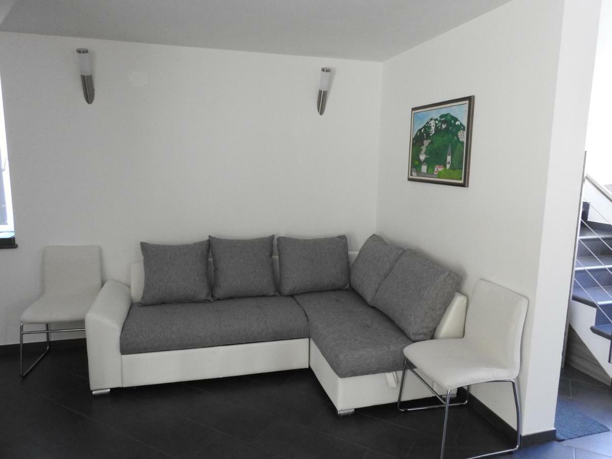 Pocitniska Hisa Dobravlje Exterior foto