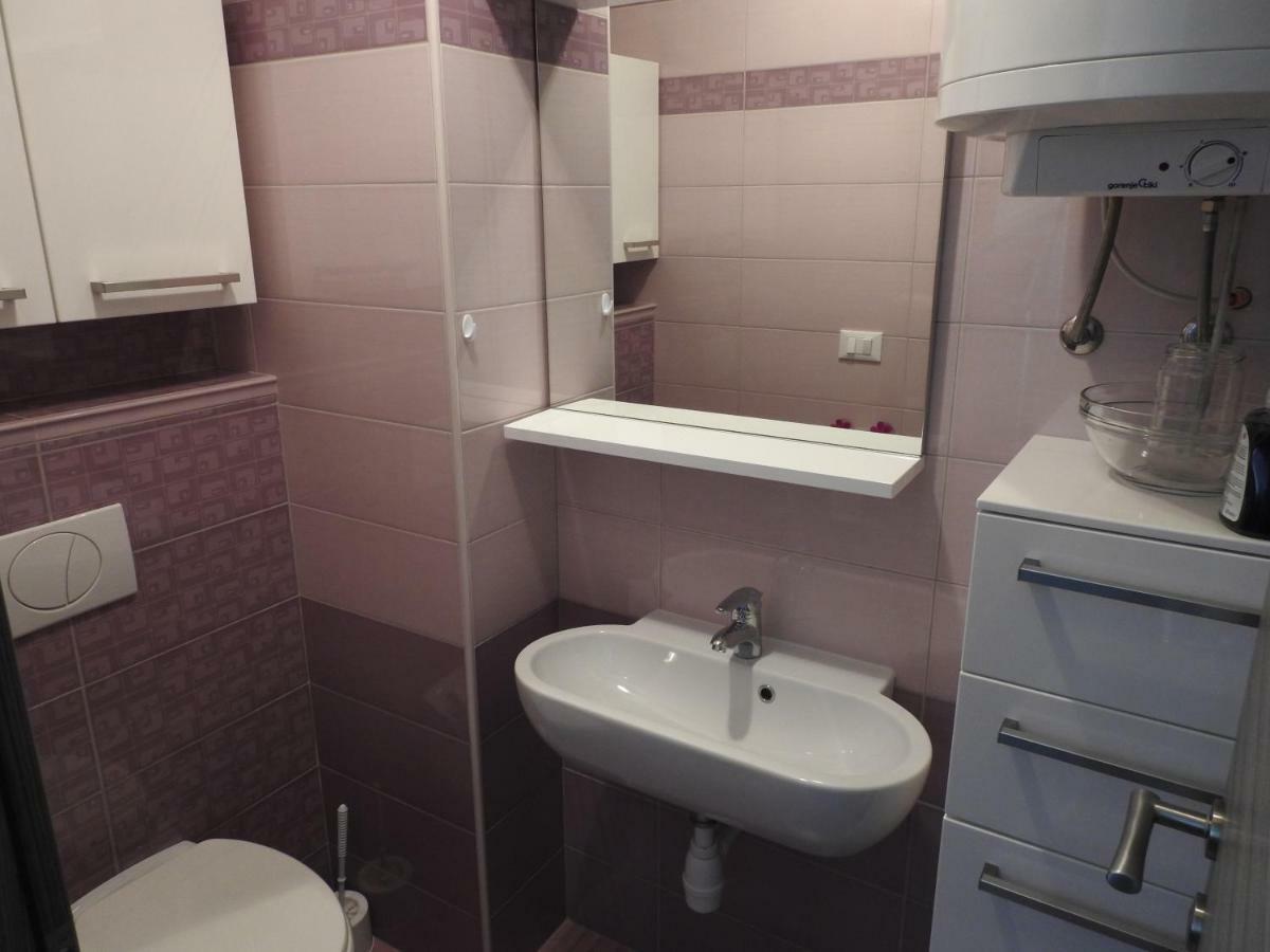 Pocitniska Hisa Dobravlje Exterior foto